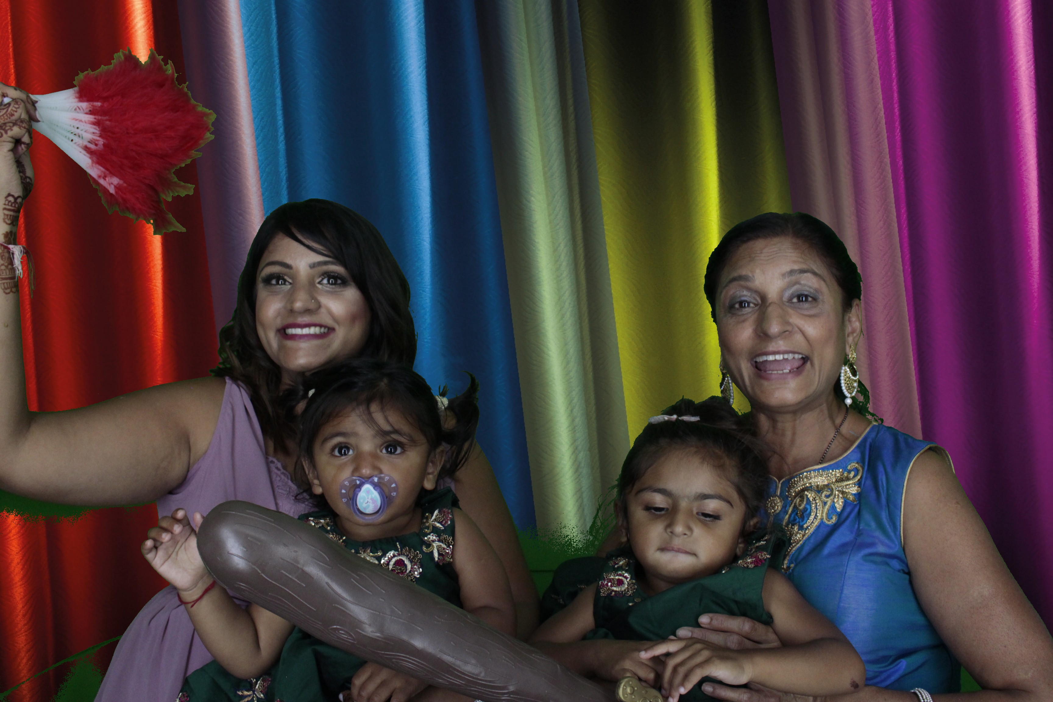 Bhavin & Yasmin’s Wedding | View more photos from the event at gallery.myphotoboothexperience.co.uk/u/MyPhotoBoothExperienceLtd/Bhavin-Yasmin’s-Wedding